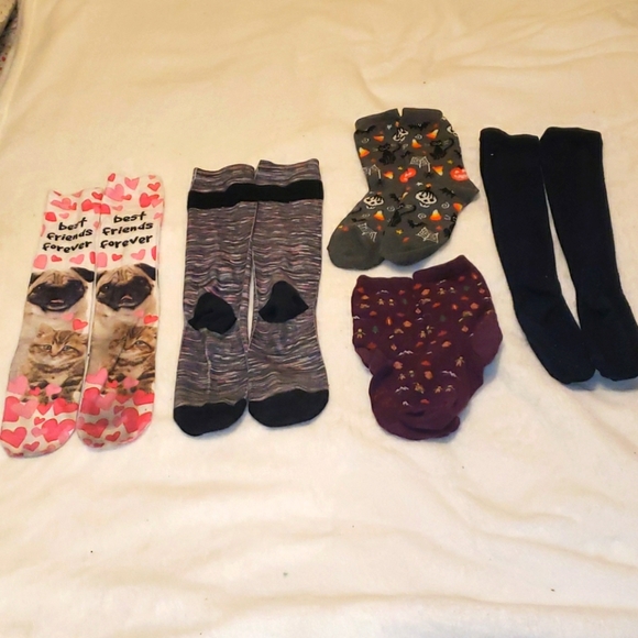 Lot of 5 Assorted Holiday & Victoria's Secret Sock - Picture 2 of 7